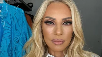 "Σαν δίδυμες" | Η Έλενα Τσαβαλιά ποζάρει δίπλα στην σύντροφο του γιου της