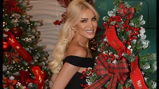 Κατερίνα Καινούργιου | Το αξεσουάρ μαλλιών που επέλεξε είναι το τέλειο στοιχείο για τα γιορτινά σου looks