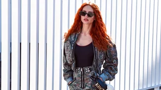 Έβελυν Καζαντζόγλου | Φόρεσε το ίδιο πανωφόρι με τη Lily Collins στο "Emily in Paris"