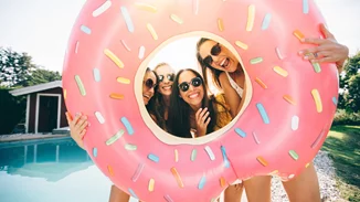 Πώς βγάζουν λεφτά οι travel influencers