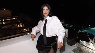 Η Χριστίνα Μπόμπα φόρεσε το πιο κομψό φόρεμα με παγιέτες για εσένα που αγαπάς τη λάμψη