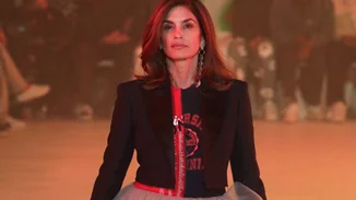 Super Reunion | Η Naomi Campbell, η Cindy Crawford και η Helena Christensen ξανά μαζί στην πασαρέλα