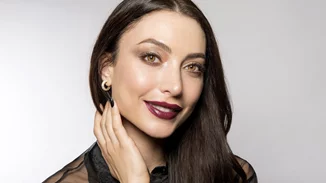 Holiday Party Glam | Πώς να πετύχεις το πιο εντυπωσιακό μακιγιάζ για τα γιορτινά parties