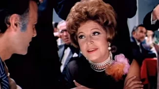 54 χρόνια πριν | Με boho chic style η Ρένα Βλαχοπούλου μαζί με τη Νάντια Φοντάνα