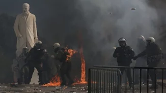 ΕΛΑΣ | 220 προσαγωγές, εκ των οποίων 73 συλλήψεις στην Αθήνα- Τραυματίστηκαν 29 αστυνομικοί