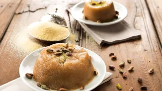 Θες γλυκό στη νηστεία; | Δοκίμασε τον τέλειο σιμιγδαλένιο χαλβά με πορτοκάλι και σοκολάτα