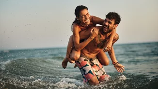 Κολύμπι μετά το φαγητό - Πόση ώρα πρέπει να περιμένεις