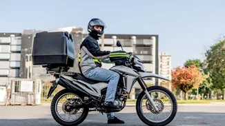 Ντελιβεράς χάρισε 100.000 λίρες από κληρονομιά σε 12 αγνώστους