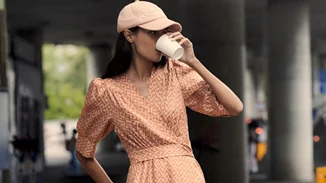 Η SS22 συλλογή του brand Sandro αφηγείται τη δική της ιστορία