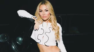 Ελένη Βουλγαράκη | Με metallic μπότες από την Envie που αναβαθμίζουν τα looks σου με τον πιο effortless τρόπο