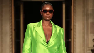 Έχεις καμπύλες; 5 styling tips για να επιλέγεις τα κατάλληλα ρούχα για τη σιλουέτα σου