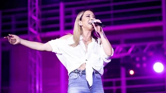 Μελίνα Ασλανίδου | Εμφανίστηκε με crop top και μας έδειξε τη γυμνασμένη της κοιλιά