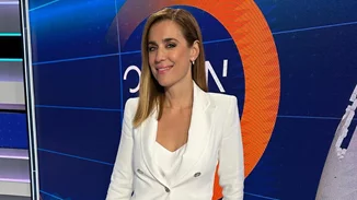 Η Εύα Αντωνοπούλου με το κόκκινο κοστούμι από τη Mango που θα ανανεώσει το office style σου