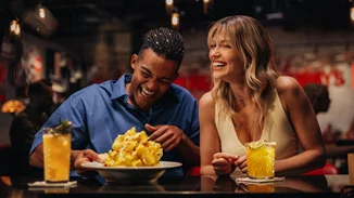 "Το ζεις και με το παραπάνω" | Αυτό είναι το αγαπημένο στέκι της Κλέλιας Ανδριολάτου και του Εμμανουήλ Καραλή