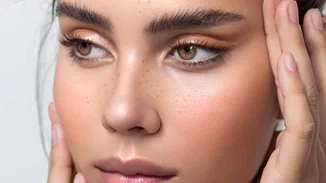 Το μυστικό για καλοσχηματισμένα φρύδια κάθε στιγμή