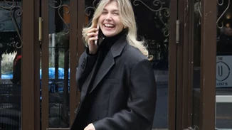 Η Κλέλια Ανδριολάτου φόρεσε με έναν πολύ ''φρέσκο'' τρόπο το λευκό παντελόνι αυτή την εποχή