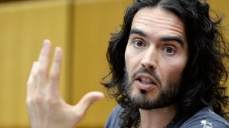 Βρετανία | Ο ηθοποιός Ράσελ Μπραντ κατηγορείται για βιασμό