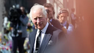 Βασιλιάς Κάρολος | Ο πραγματικός λόγος που αποφάσισε να κάνει έξωση στον πρίγκιπα Harry και τη Meghan Markle