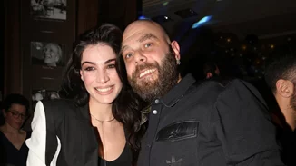 Σαν ροκ σταρ η Ανατολή Κουινέλη | Το ταξίδι με τους γονείς της, Ήβη Αδάμου και Μιχάλη Κουινέλη στο Λονδίνο