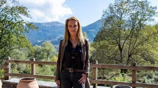 Στοχεύοντας ψηλά | Συνέντευξη με την καταξιωμένη εικαστικό Δανάη Στράτου