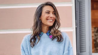 Ευγενία Σαμαρά | Το εμπριμέ two piece set της σου δείχνει πώς να βάλεις χρώμα στις χειμερινές σου εμφανίσεις