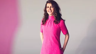 Tiny Beautiful Things | Η παράσταση που έσπασε ταμεία στα θέατρα των ΗΠΑ έρχεται στην Ελλάδα