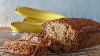 Εσύ δοκίμασες το ονειρικό σοκολατένιο banana bread με γιαούρτι του Άκη Πετρετζίκη;