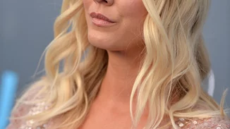 Δεν ξέρεις πώς να βάψεις τα νύχια σου; Πάρε ιδέες από την Kaley Cuoco