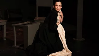 Χρύσα Παπά | "Κάνω 12 ρόλους με 1 κοστούμι"