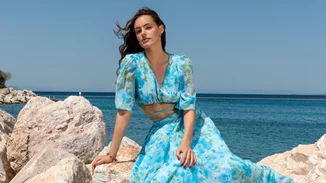 Η Όλγα Ντάλλα προτείνει τέσσερα looks που θα σε αναδείξουν ως την πιο καλοντυμένη σε κάθε καλοκαιρινή περίσταση