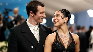 "H απόφαση να γεράσουμε μαζί, είναι ένα ξεχωριστό συναίσθημα" | H Dua Lipa επιβεβαίωσε τον αρραβώνα της