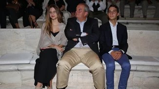 Αποφοίτησαν από το σχολείο τα δίδυμα παιδιά του Κώστα Καραμανλή και της Νατάσας Παζαΐτη