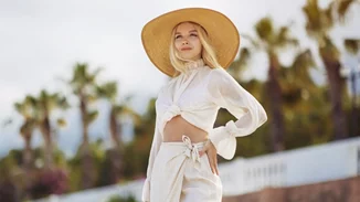 Καφτάνια, αξεσουάρ, μαγιό, σαγιονάρες | Όλα όσα χρειάζεσαι για ένα τέλειο look στην παραλία