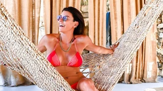 Μαρίνα Βερνίκου - Ντεμίλια Καμπουρίδη | Μαμά και κόρη φωτογραφίζονται με ολόσωμα μαγιό και εντυπωσιάζουν