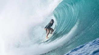 Η "ασυγκράτητη" Bethany | Σέρφερ με ένα χέρι