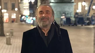 Ο Λάκης Λαζόπουλος πάντρεψε την κόρη του στην Πάρο | Σε πολύ στενό κύκλο η τελετή