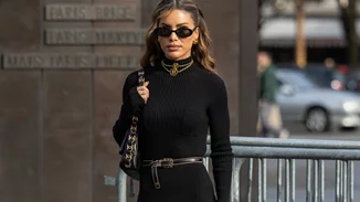 Αυτό το midi πλισέ φόρεμα από τη Massimo Dutti είναι το τέλειο staple για τις εμφανίσεις σου στο γραφείο