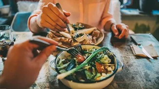 Το νέο trend αλλάζει την ώρα που παίρνεις το δείπνο σου