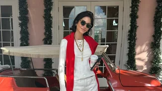 Σοφία Καρβέλα | Τα ανατρεπτικά παπούτσια που απογείωσαν το look της με maxi φόρεμα