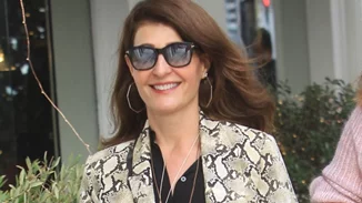 Νία Βαρντάλος | Η συγκλονιστική της ιστορία από την εξωσωματική μέχρι την υιοθεσία