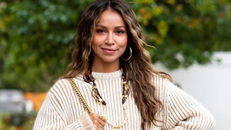 10 party-ready χτενίσματα που θα σε κάνουν να αγαπήσεις τα σγουρά μαλλιά σου