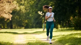 Καίει λίπος χωρίς να τρέχεις! - Η 30λεπτη ρουτίνα περπατήματος που προτείνουν οι ειδικοί