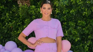 Ποια ψηλοτάκουνα παπούτσια ταιριάζουν με mini φούστες; Η Σταματίνα Τσιμτσιλή προτείνει το ιδανικό combo