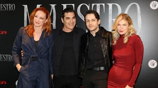 Στεφανία Γουλιώτη – Κλέλια Ανδριολάτου | Τα looks των πρωταγωνιστριών στη συνέντευξη Τύπου του Maestro