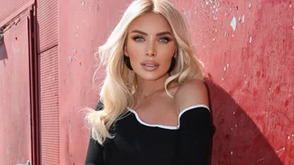 Η Κατερίνα Καινούργιου με το ροζ πουκάμισο από τη Zara που θα σου φτιάξει αμέσως τη διάθεση