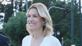 Κάν' το σαν τη Βίκυ Καγιά | Το ιδανικό φόρεμα για το γραφείο από το Mango