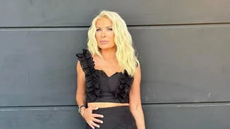 Η Ελένη Μενεγάκη επέλεξε το πιο sexy χρώμα πεντικιούρ - και δεν είναι το κόκκινο