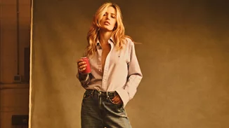 H Tommy Hilfiger παρουσιάζει την καμπάνια Classics Reborn για τη συλλογή που επανεφευρίσκει τα κλασικά prep