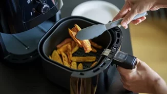 Ψήνεις σωστά στο air fryer; Το συχνό λάθος που βλάπτει την υγεία - Και πώς να προστατευτείς