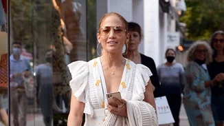 Jennifer Lopez | Μας δίνει μία "γεύση" από το εντυπωσιακό της χριστουγεννιάτικο δέντρο